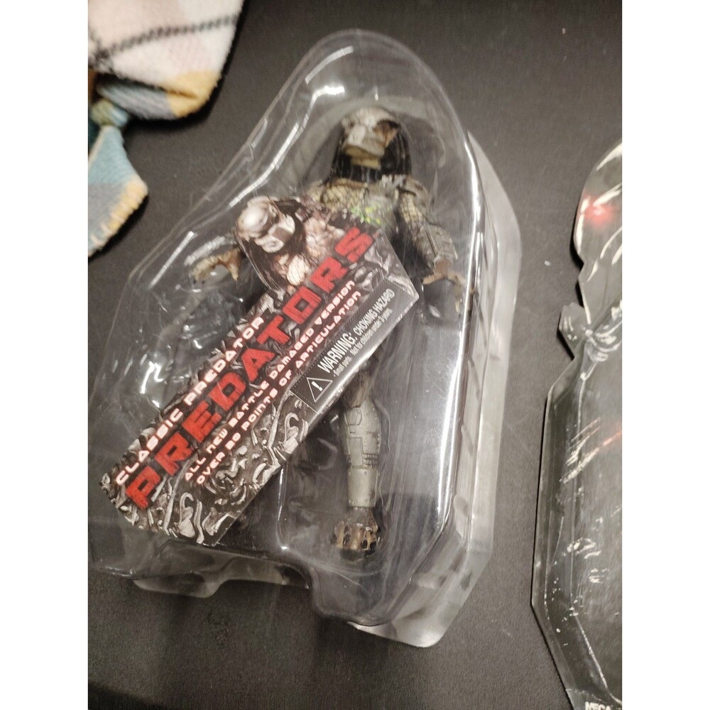 Predators Classic Predator battle damaged version - Picture 3 of 3